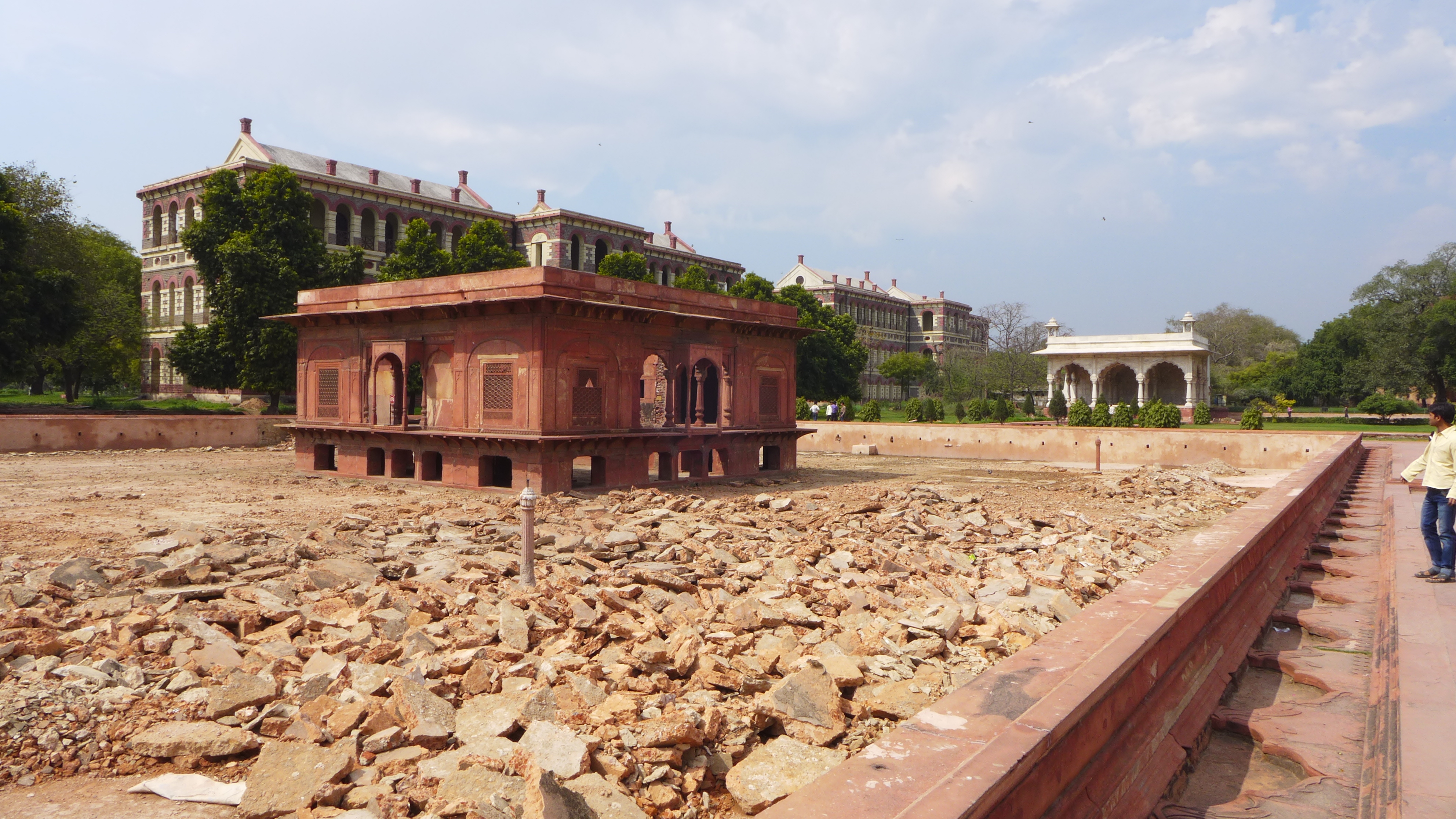 Hayat Bakhsh Bagh "Life Bestowing Garden" features a dry (and now ripped up) reservoir which at one time made the red Zafar Mahal appear to float on the water. 