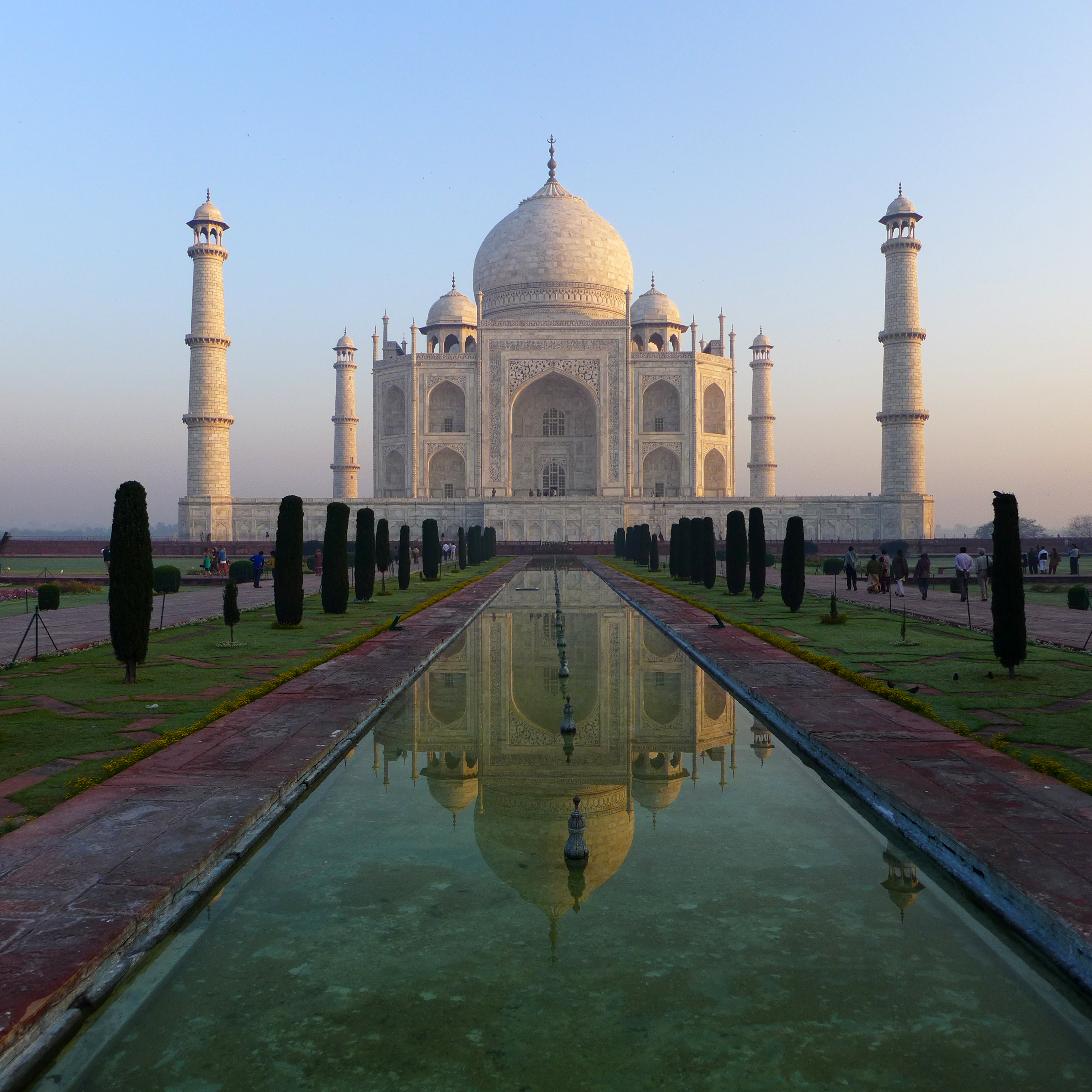 I call this one my "post card" shot of the Taj Mahal. 